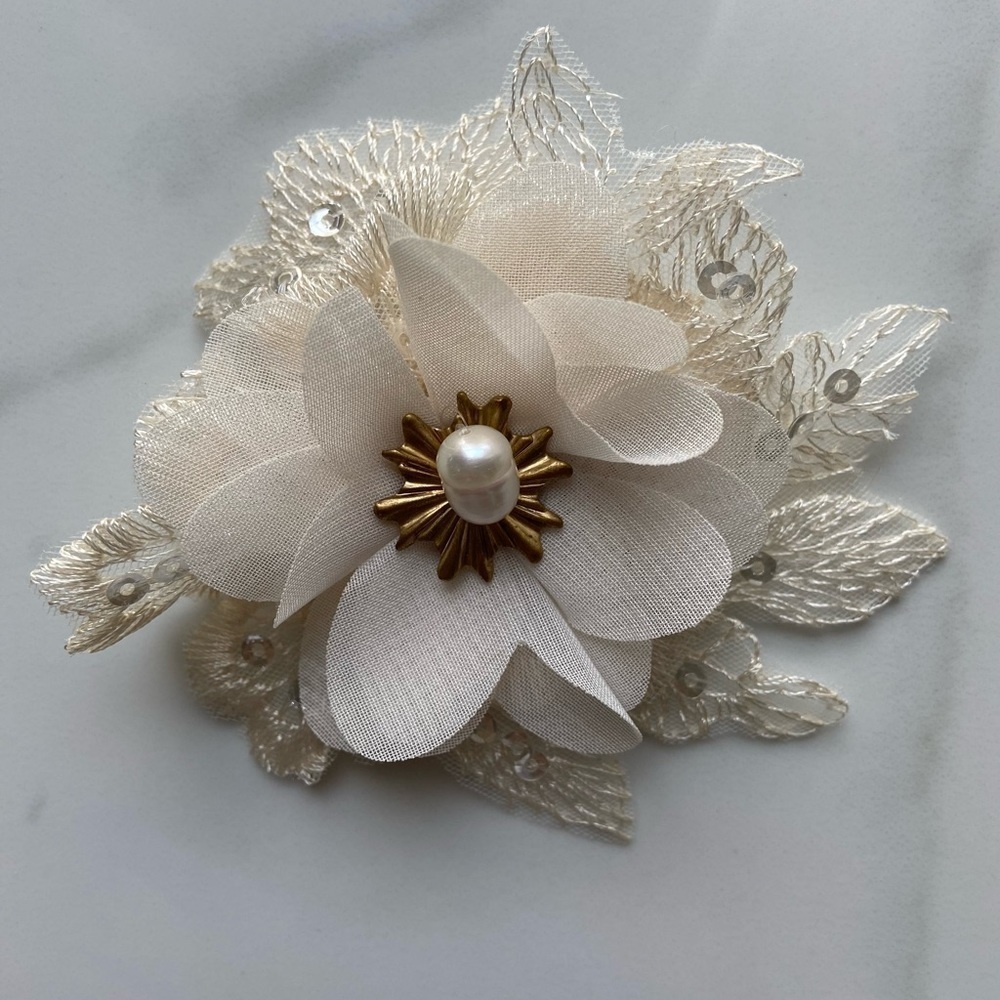Handmade Beige Appliqué Lace Flower Freshwater Pearl Brooch
